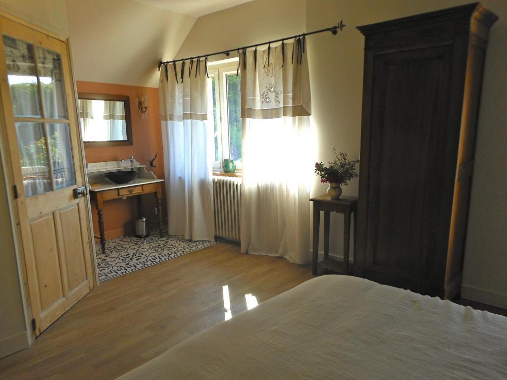 Auberge De La Tuilerie Surgy Værelse billede