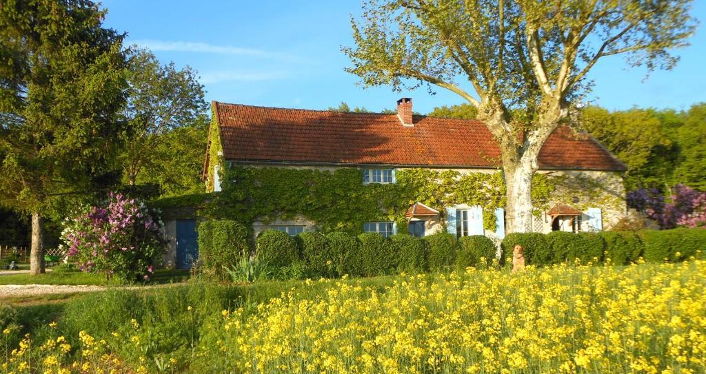 Auberge De La Tuilerie Surgy Eksteriør billede